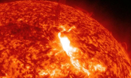 太阳光为什么是热的？太阳是靠燃烧自己才发热的吗？太阳能维持多久？太阳的生命有多长了？太阳的主要组成部分是什么？